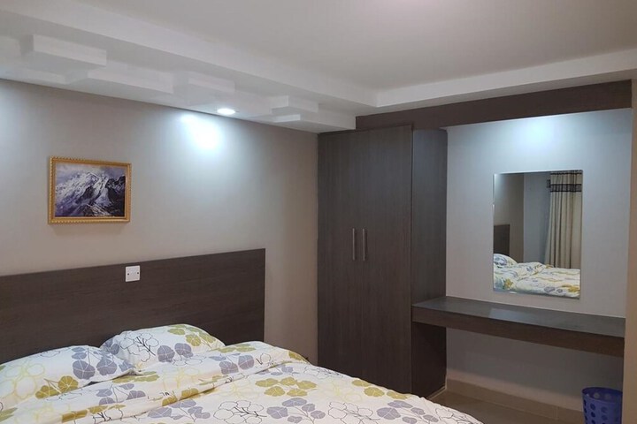 Room 4 of 20