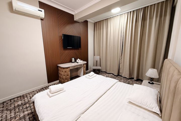 Room 7 of 16