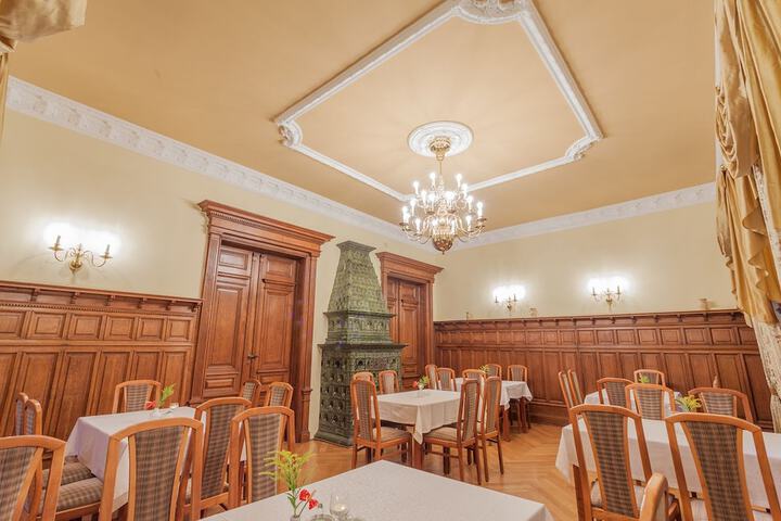 Ballroom/Hall 41 of 51