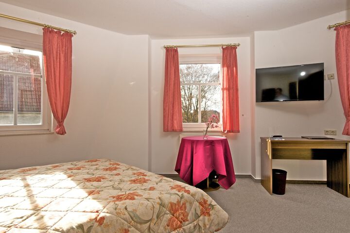 Room 4 of 43