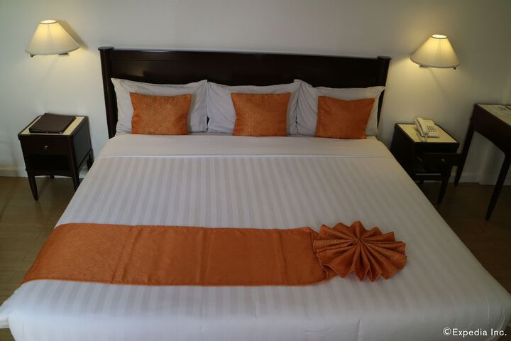 Room 42 of 77