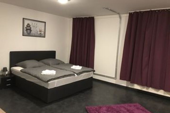 Room 32 of 69