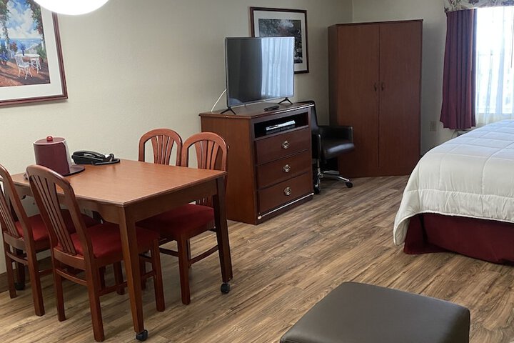 Deluxe Studio King Bed Kitchenette (5 of 5)