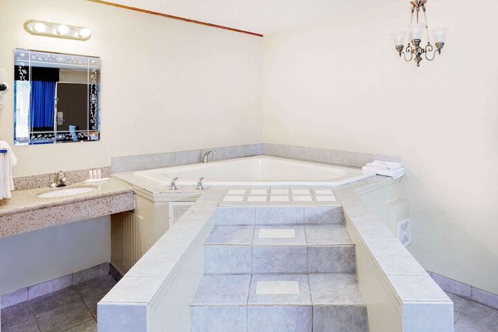 Jetted tub