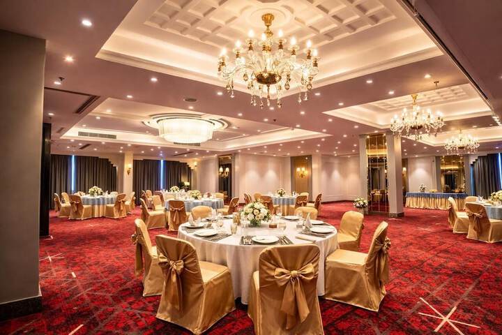 Ballroom/Hall 63 of 70