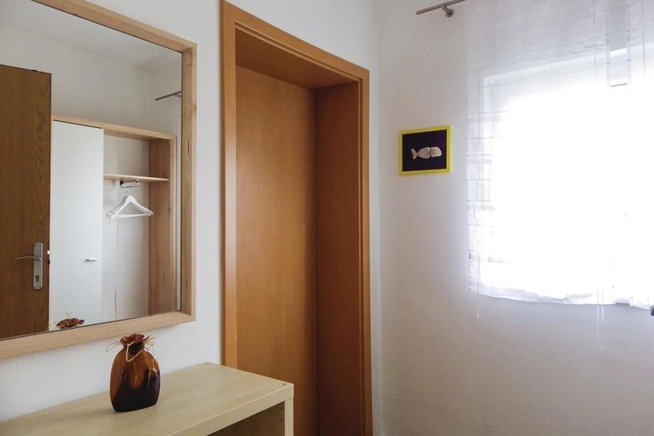 Room 6 of 18