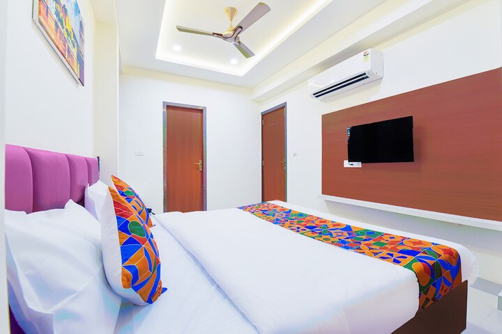 Room 12 of 28