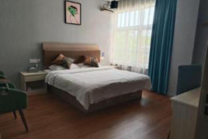 Room 5 of 6