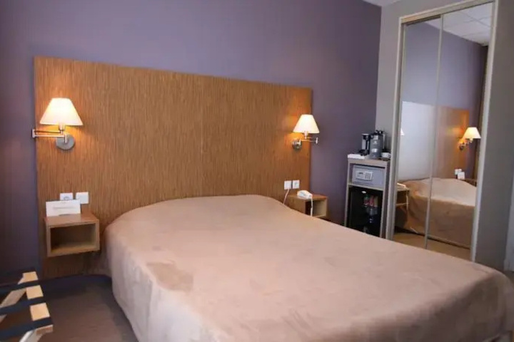 Room 3 of 9