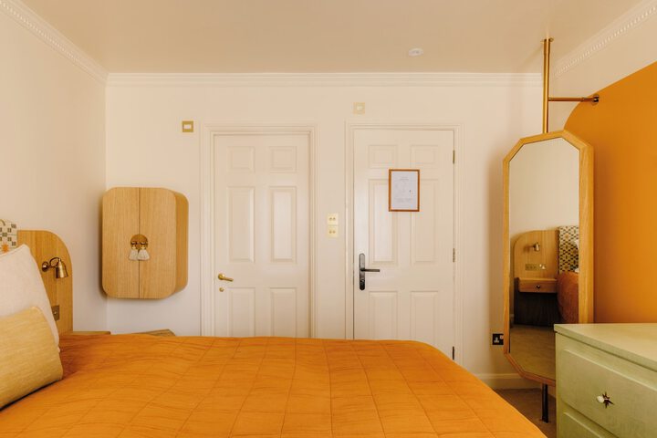 Room 5 of 75