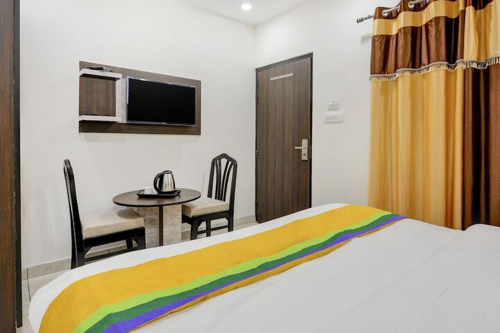 Room 8 of 33