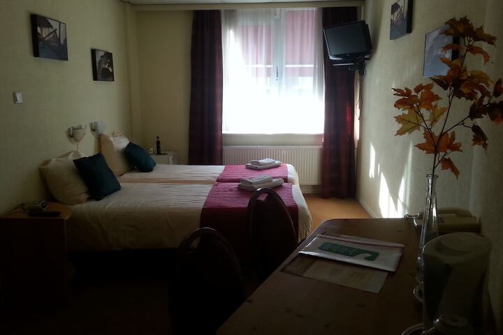 Room 9 of 38