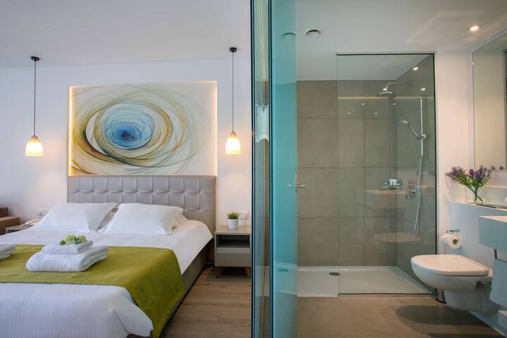 Room 42 of 99
