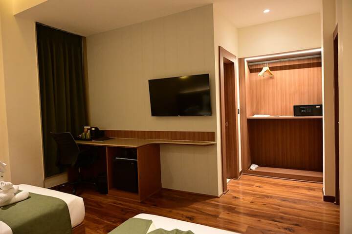 Room 21 of 48