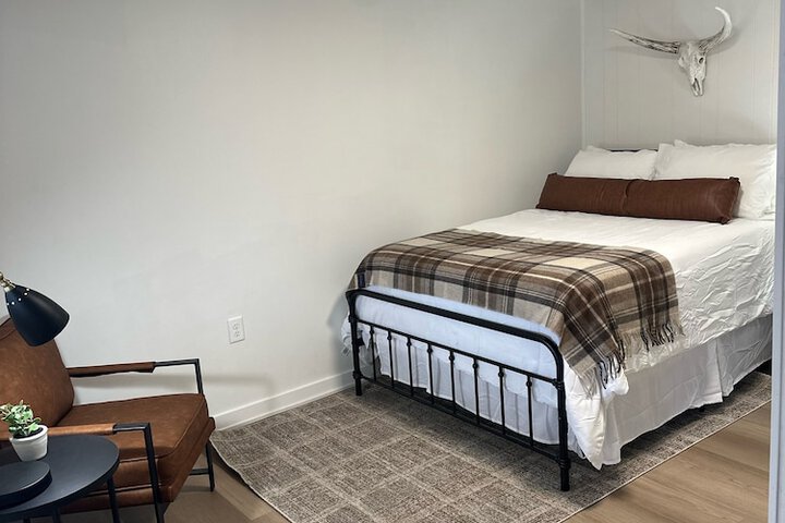 Economy Double Room (3 of 3)
