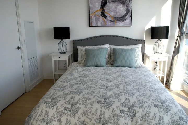 Room 2 of 10