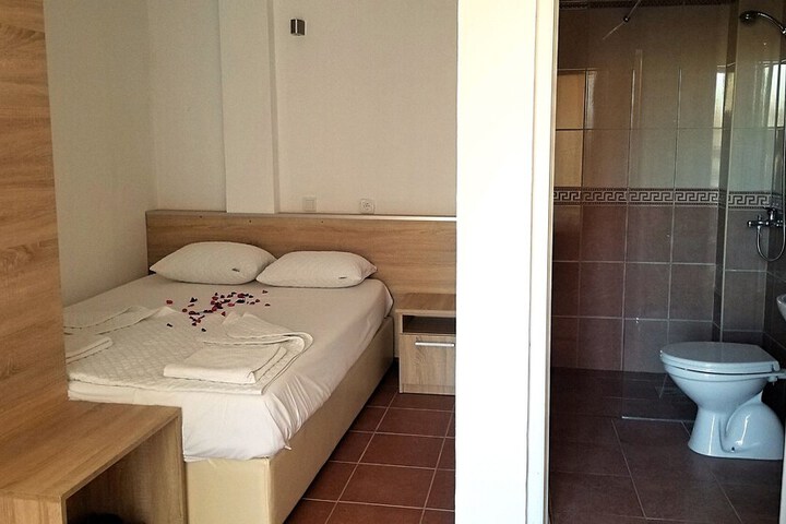 Room 22 of 100