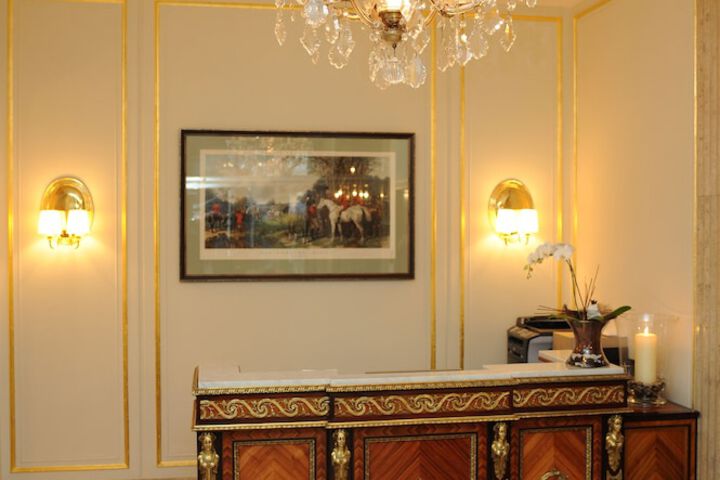 Concierge desk