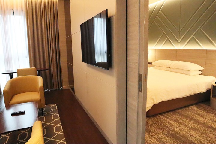 Room 12 of 33