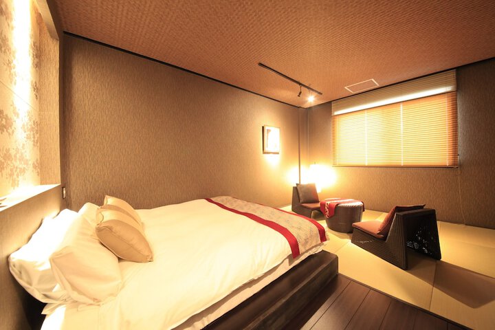 Room 27 of 81