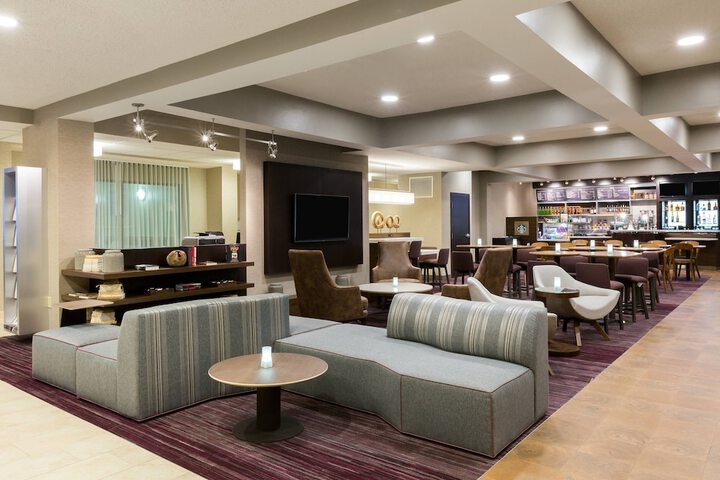 Lobby lounge
