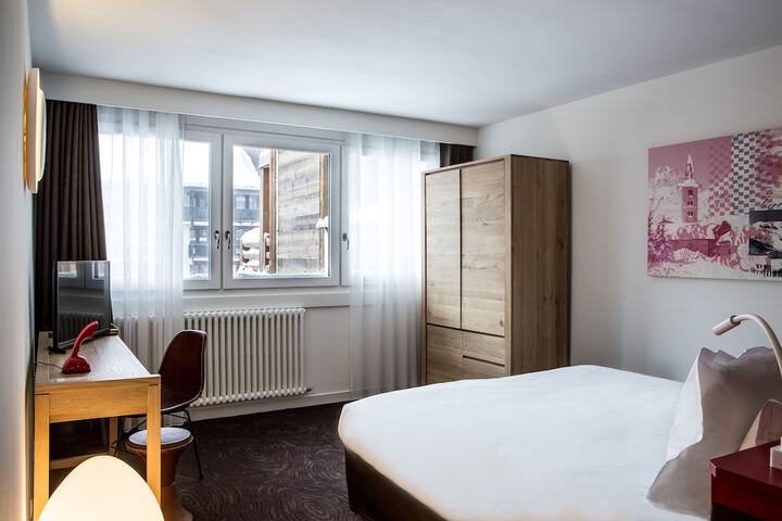 Room 16 of 53