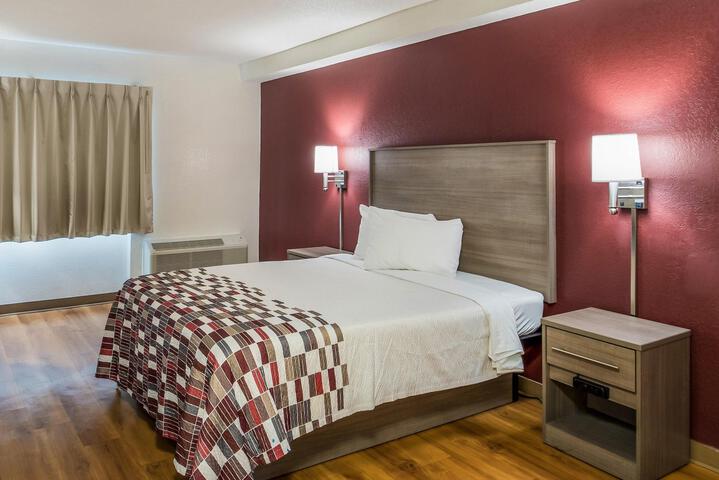 Standard 1 King Bed (1 of 13)