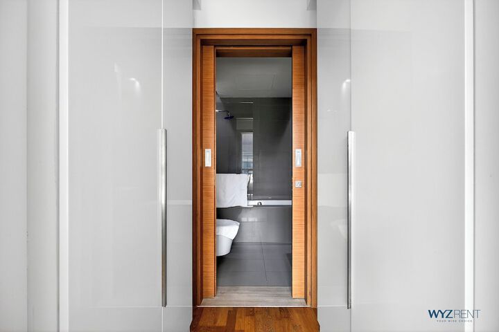 Room 16 of 28