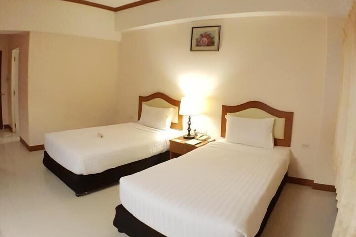 Room 10 of 48
