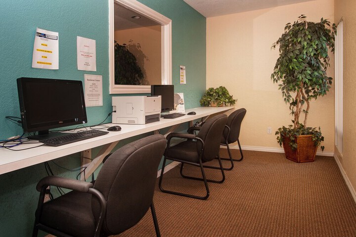 Business Center 12 of 25