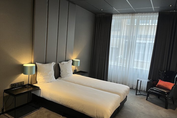 Room 6 of 28