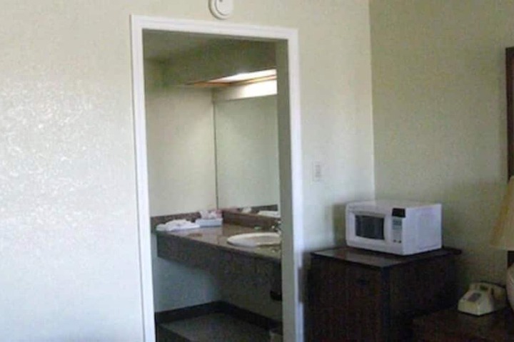 Room 5 of 10