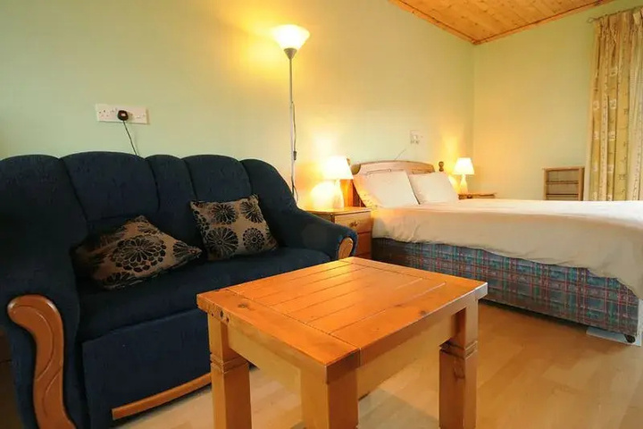 Room 4 of 11