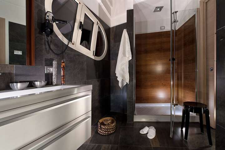 Room 18 of 42