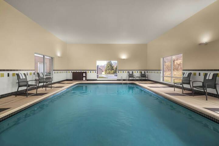 Hotel Pool