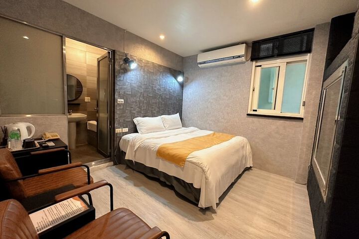 Room 21 of 68