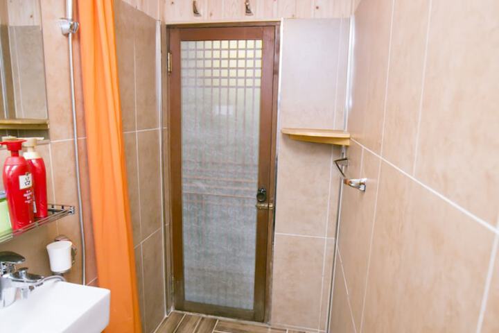 Room 18 of 40