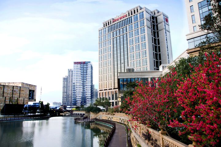 Hotel Exterior 32 of 35