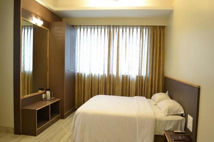 Room 12 of 35