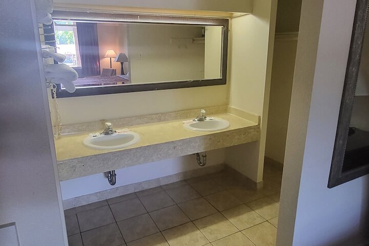 Room 14 of 17
