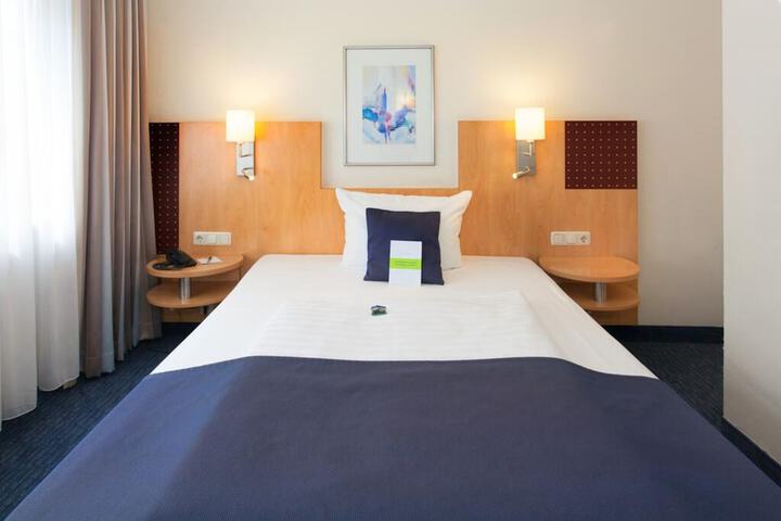 Room 10 of 71