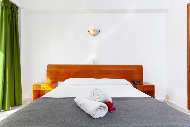 Room 3 of 27