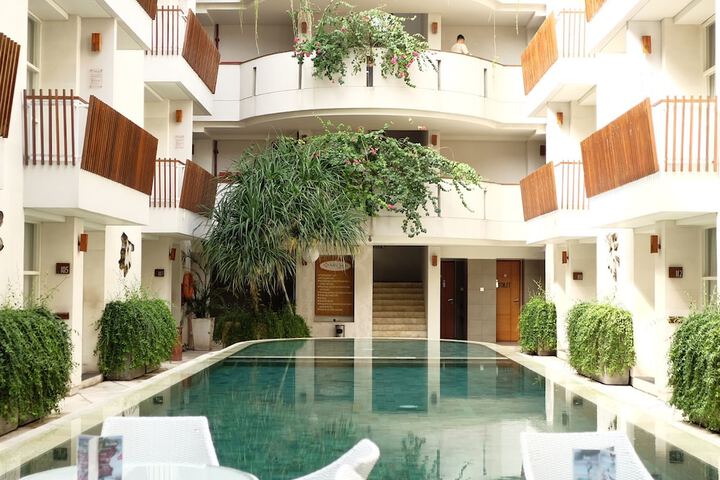 Hotel with Pool