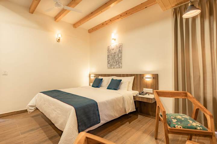 Room 5 of 18