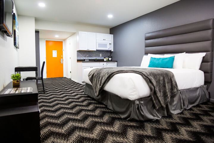 Room 10 of 18
