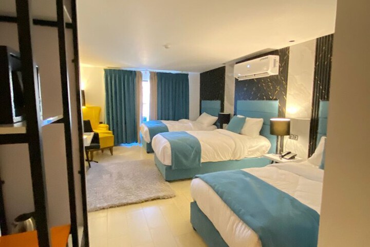 Room 13 of 20