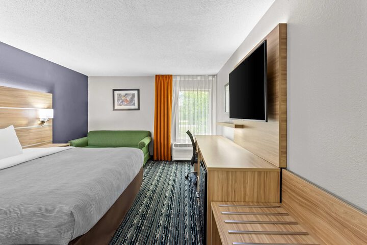 Room 44 of 80