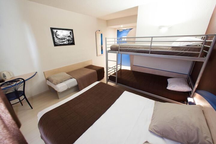 Room 21 of 47