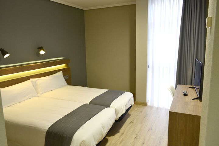 Room 9 of 40