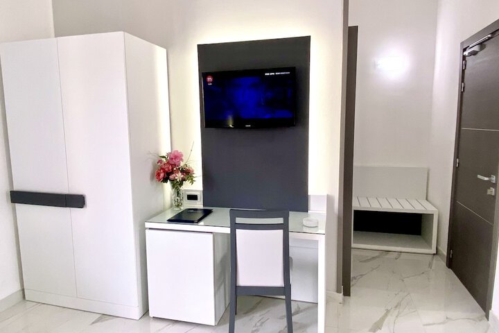 Room 10 of 25